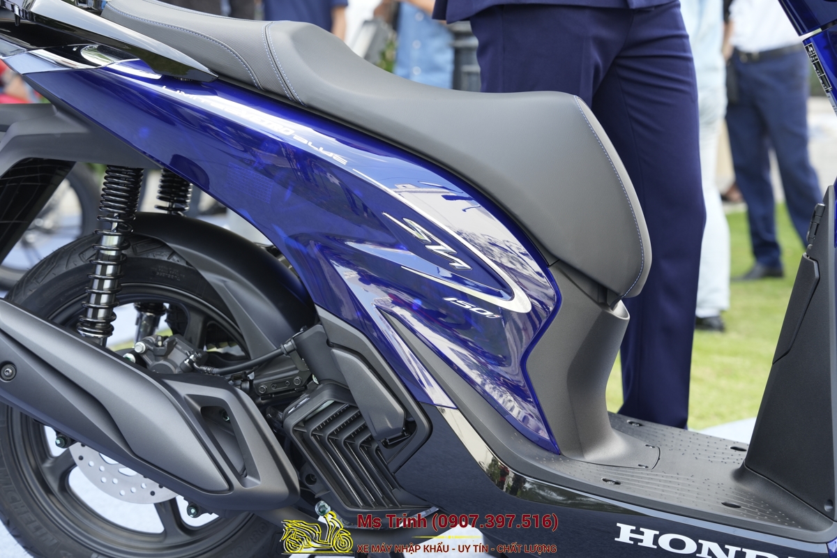 Tổng thể Honda SH150i Vetro Blue 2026 Limited Edition với thiết kế đậm chất Ý cực cuốn hút