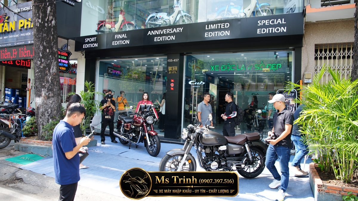 Honda CB350C Special Edition 2026 màu vàng cát xuất hiện nổi bật tại sự kiện ra mắt Việt Nam
