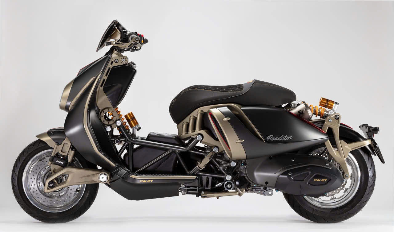 taljet Roadster 400 2026 góc nghiêng khoe khung sườn lộ thiên và giảm xóc cao cấp