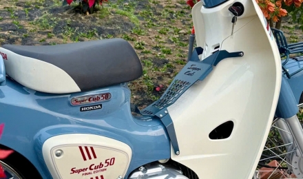 Cập Nhật Giá Honda Super Cub 50 Final Edition Nhập Nhật Bản mới nhất? Có Xứng Đáng Để Sưu Tầm?